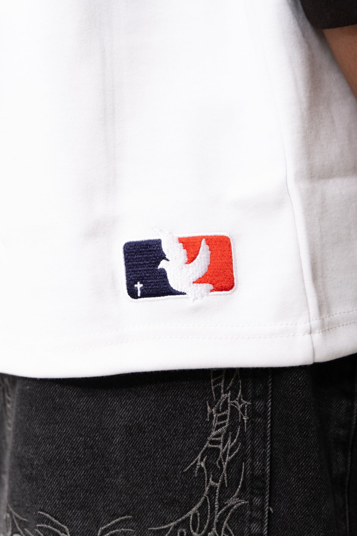 PRAISE 3/4 RAGLAN BASEBALL TEE - Black & White