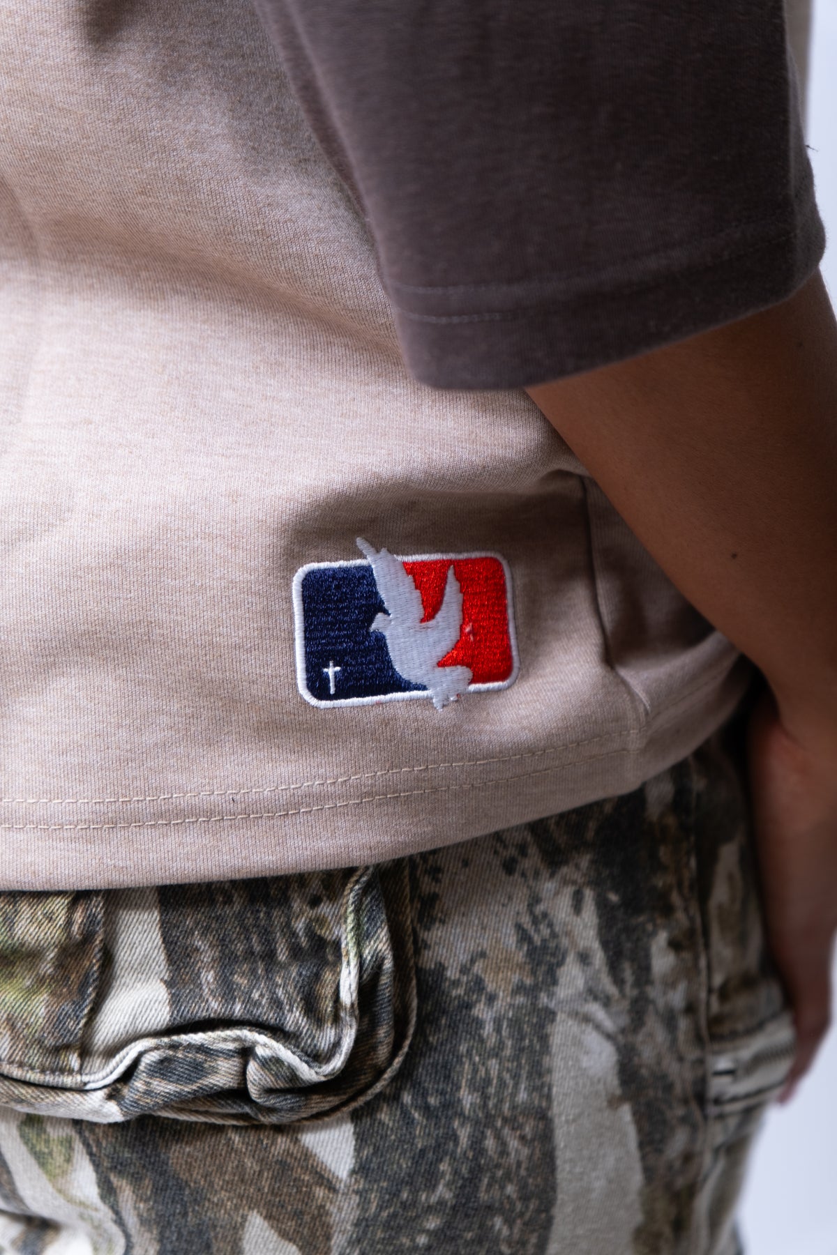 PRAISE 3/4 RAGLAN BASEBALL TEE - Charcoal & Grey
